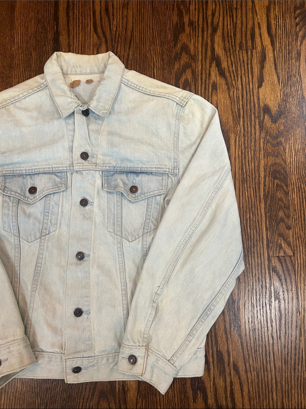 Vintage 90s Levi’s Bleached Denim Jean Jacket - Picture 4 of 16